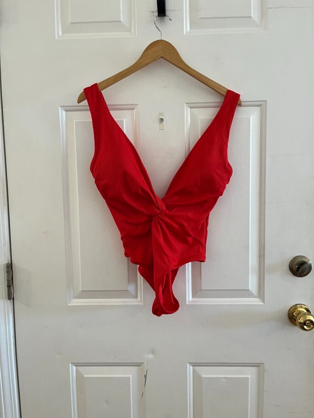 Victoria's Secret Woman's Red Twist Plunge One-Piece Swimsuit Sz Med